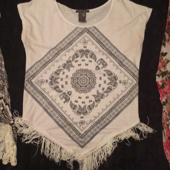 3/25 Suzy sheer tops - Picture 3 of 4
